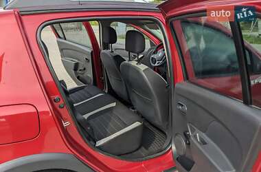 Внедорожник / Кроссовер Renault Sandero StepWay 2017 в 