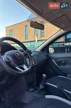 Хэтчбек Renault Sandero StepWay 2017 в 