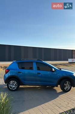Хэтчбек Renault Sandero StepWay 2017 в 