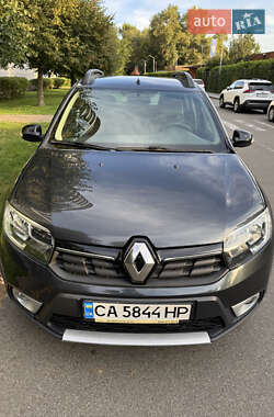 Хэтчбек Renault Sandero StepWay 2020 в 