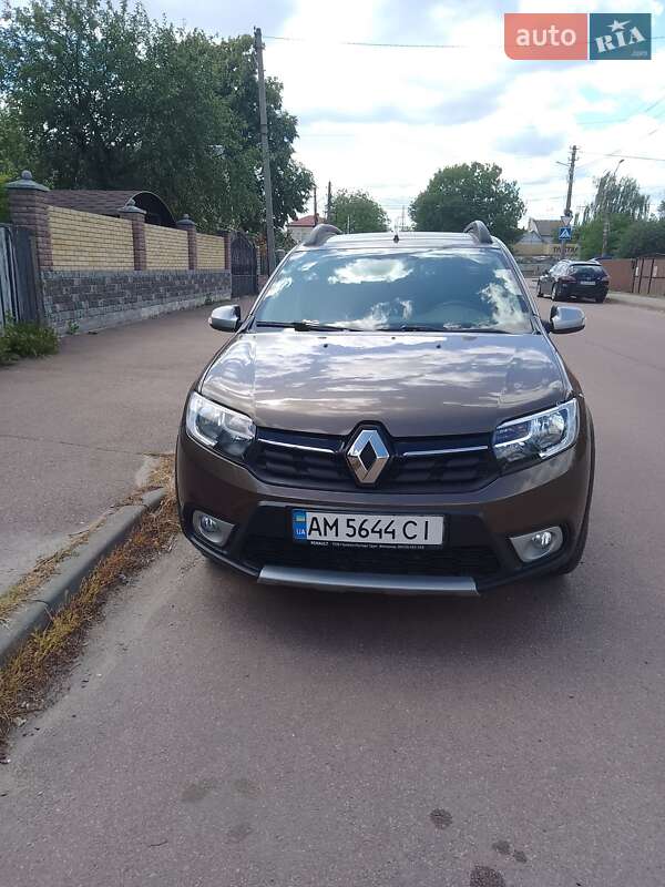 Хэтчбек Renault Sandero StepWay 2019 в 