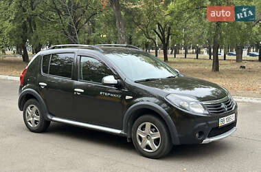 Внедорожник / Кроссовер Renault Sandero StepWay 2012 в 