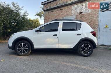 Хэтчбек Renault Sandero StepWay 2018 в 
