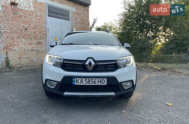 Хэтчбек Renault Sandero StepWay 2018 в 