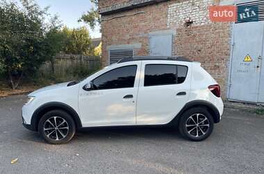 Хэтчбек Renault Sandero StepWay 2018 в 