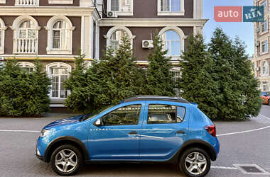Хэтчбек Renault Sandero StepWay 2019 в 