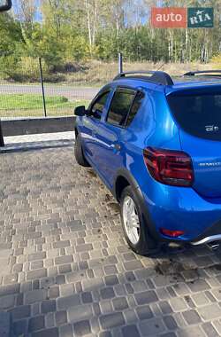 Хэтчбек Renault Sandero StepWay 2016 в 