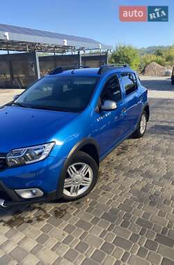 Хэтчбек Renault Sandero StepWay 2016 в 
