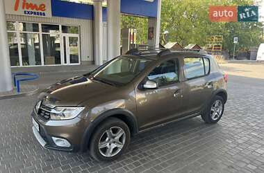 Хэтчбек Renault Sandero StepWay 2017 в 