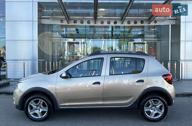 Хэтчбек Renault Sandero StepWay 2020 в 