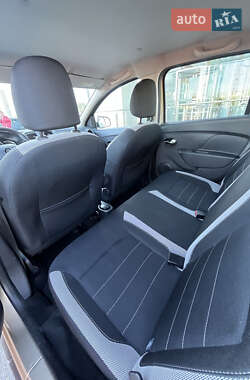 Хэтчбек Renault Sandero StepWay 2020 в 