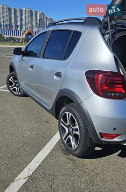 Хэтчбек Renault Sandero StepWay 2020 в 