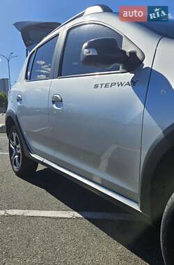 Хэтчбек Renault Sandero StepWay 2020 в 