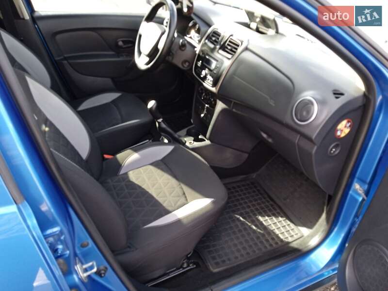 Внедорожник / Кроссовер Renault Sandero StepWay 2013 в Первомайске