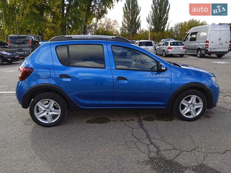 Внедорожник / Кроссовер Renault Sandero StepWay 2013 в Первомайске