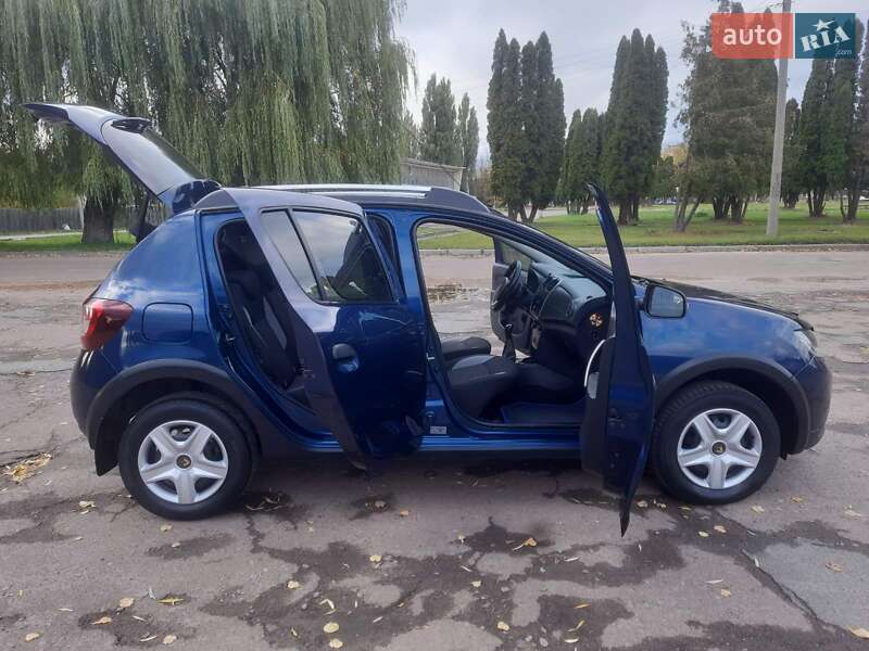 Хэтчбек Renault Sandero StepWay 2016 в Кролевце