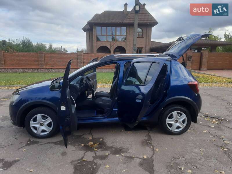 Хэтчбек Renault Sandero StepWay 2016 в Кролевце