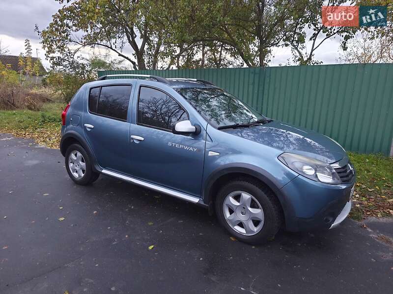 Внедорожник / Кроссовер Renault Sandero StepWay 2012 в Шостке