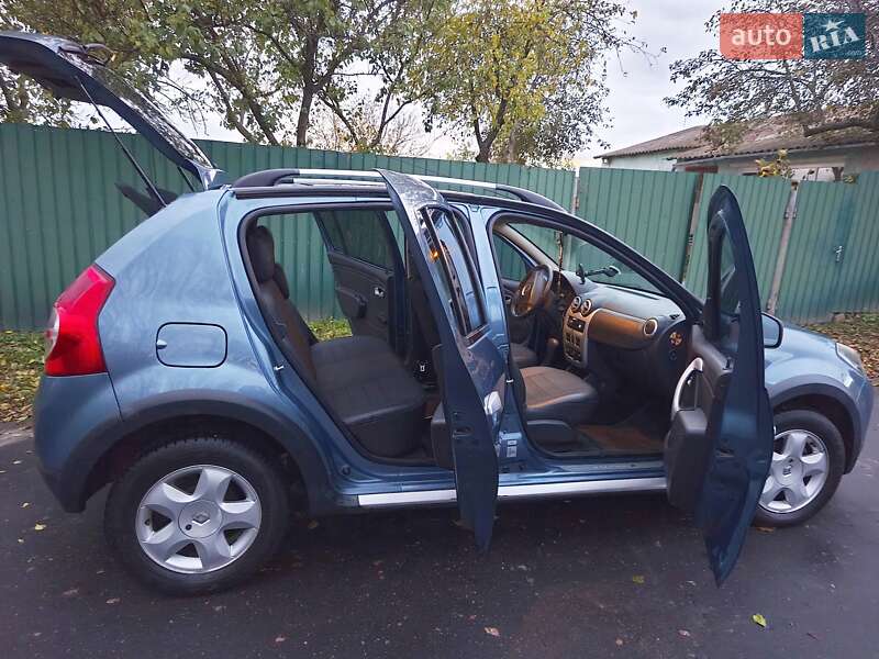 Внедорожник / Кроссовер Renault Sandero StepWay 2012 в Шостке
