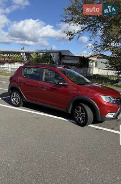 Хетчбек Renault Sandero StepWay 2019 в 