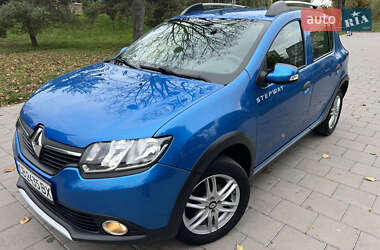 Хэтчбек Renault Sandero StepWay 2016 в 