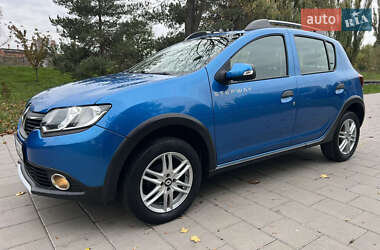 Хэтчбек Renault Sandero StepWay 2016 в 