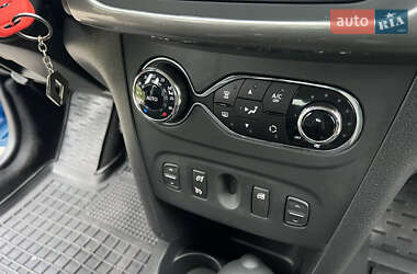 Хэтчбек Renault Sandero StepWay 2016 в 