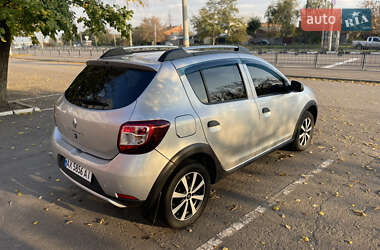 Позашляховик / Кросовер Renault Sandero StepWay 2015 в 