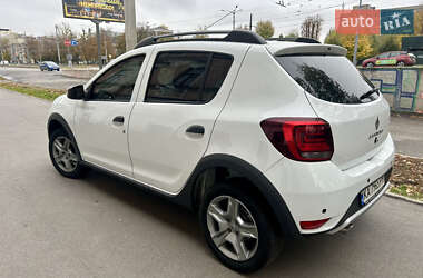 Хэтчбек Renault Sandero StepWay 2020 в 