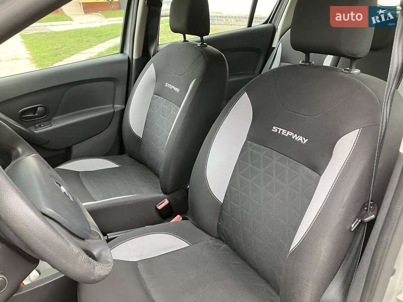 Внедорожник / Кроссовер Renault Sandero StepWay 2015 в Нетешине