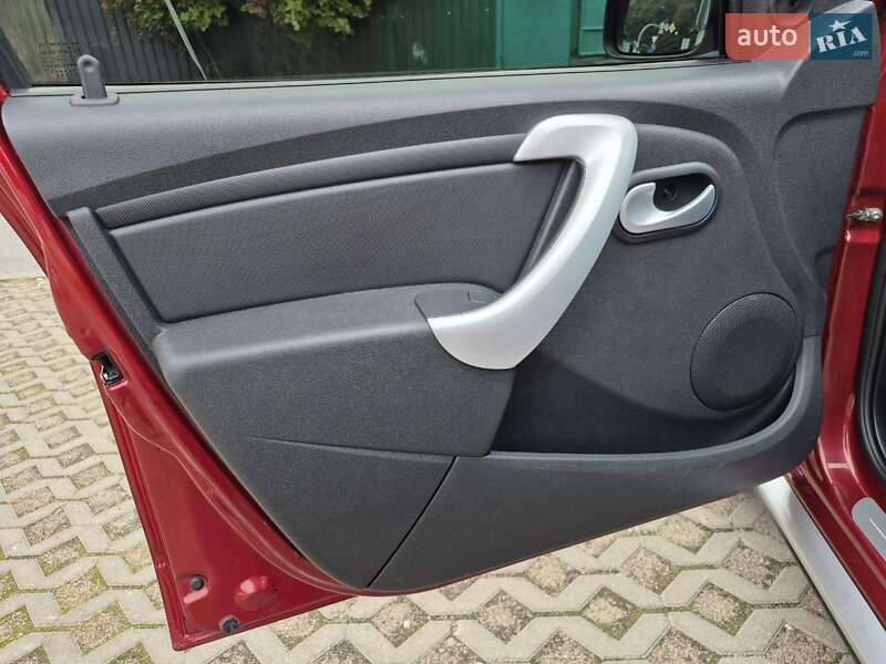 Внедорожник / Кроссовер Renault Sandero StepWay 2012 в Киеве