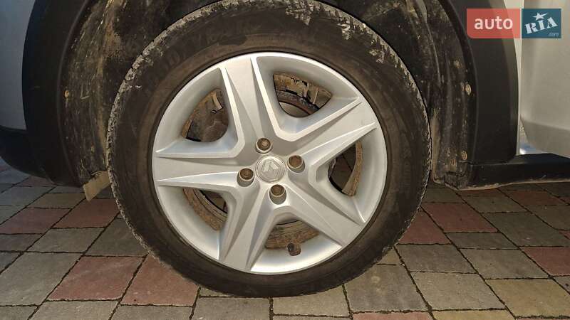 Хэтчбек Renault Sandero StepWay 2016 в Тернополе фото 40 Хэтчбек Renault Sandero StepWay 2016 в Тернополе