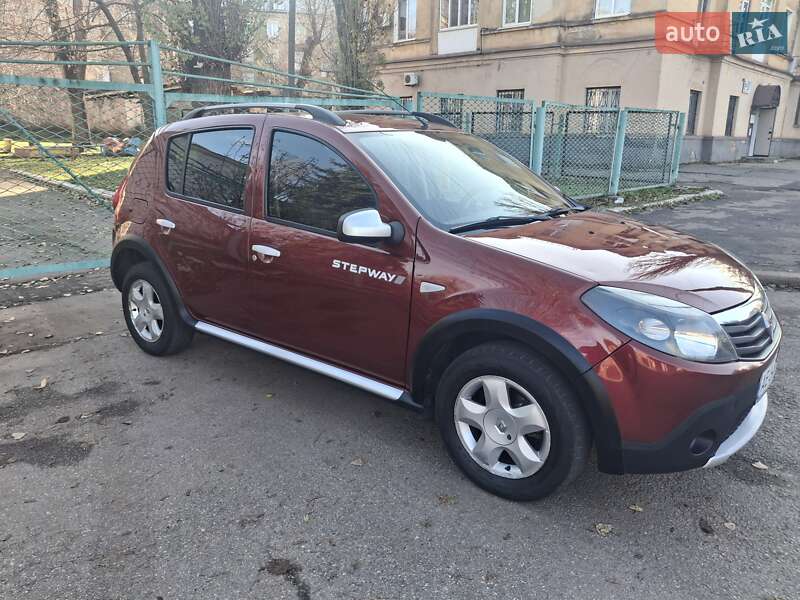 Внедорожник / Кроссовер Renault Sandero StepWay 2011 в Кривом Роге
