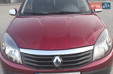 Хэтчбек Renault Sandero 2012 в Тячеве