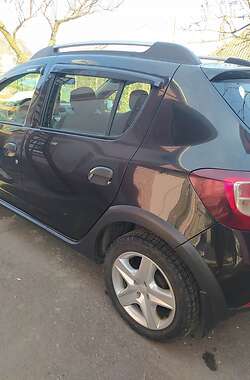Хэтчбек Renault Sandero 2013 в Хороле
