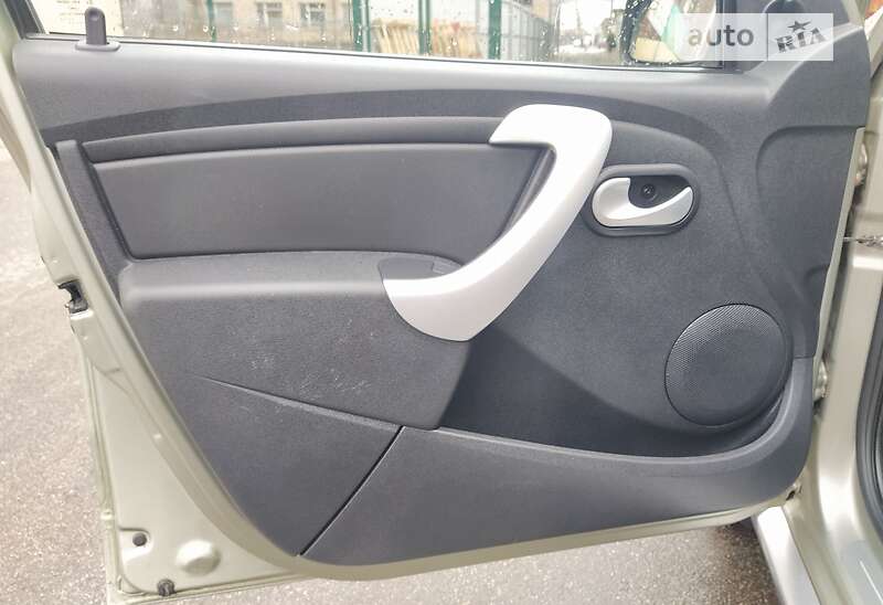 Хэтчбек Renault Sandero 2012 в Ахтырке