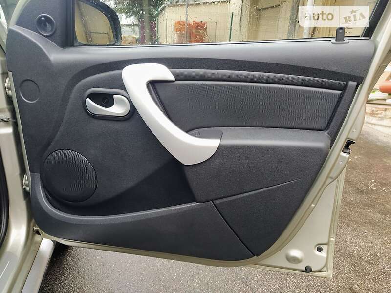 Хэтчбек Renault Sandero 2012 в Ахтырке