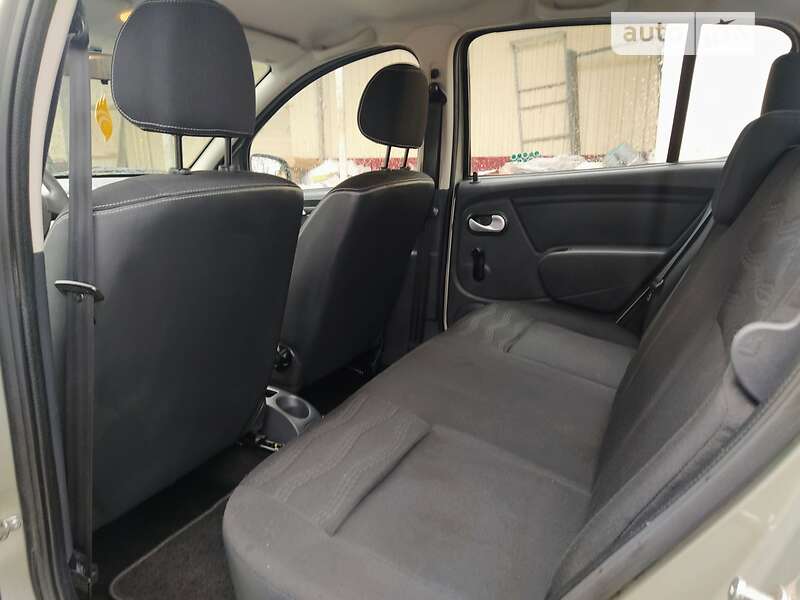 Хэтчбек Renault Sandero 2012 в Ахтырке