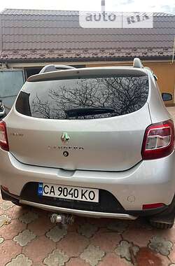 Хетчбек Renault Sandero 2014 в 