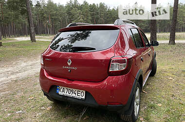 Внедорожник / Кроссовер Renault Sandero 2013 в Лебедине