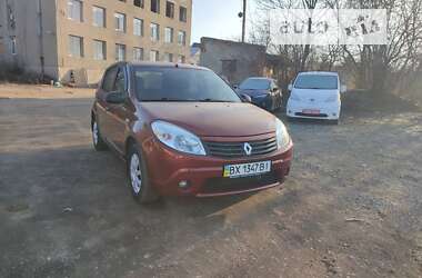 Хэтчбек Renault Sandero 2012 в Дубно