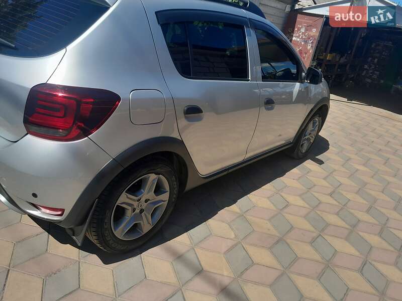Хэтчбек Renault Sandero 2017 в Покровском