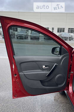 Хэтчбек Renault Sandero 2019 в 