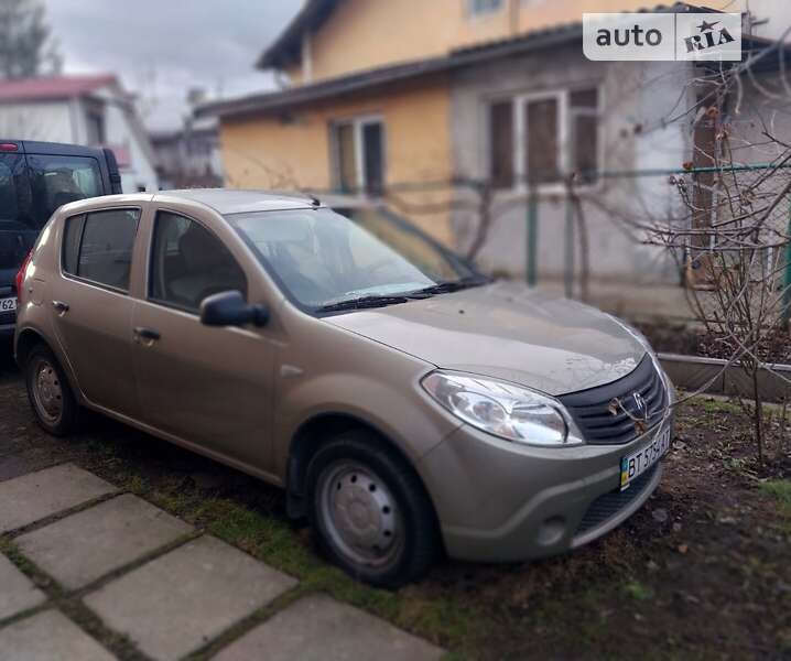 Хэтчбек Renault Sandero 2011 в Ивано-Франковске