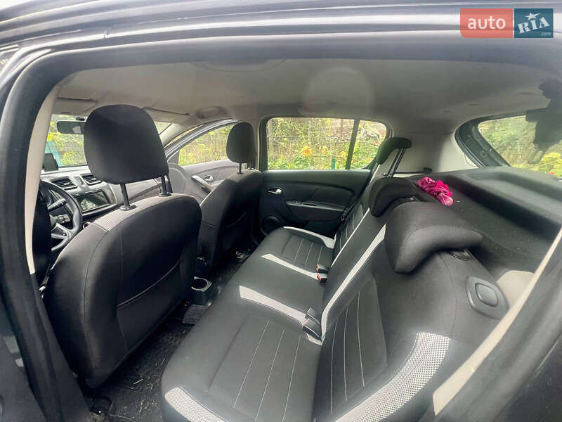 Хэтчбек Renault Sandero 2020 в Петропавловской Борщаговке