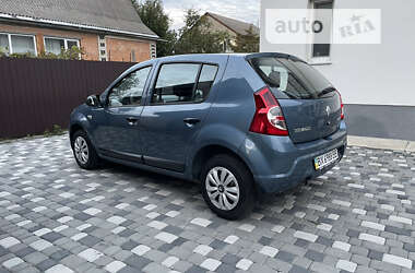 Хетчбек Renault Sandero 2010 в Лубнах