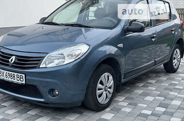 Хетчбек Renault Sandero 2010 в Лубнах