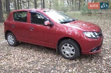 Хэтчбек Renault Sandero 2016 в Фастове