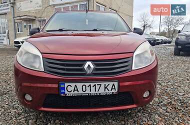 Хэтчбек Renault Sandero 2011 в Смеле