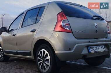 Хетчбек Renault Sandero 2011 в Дубні